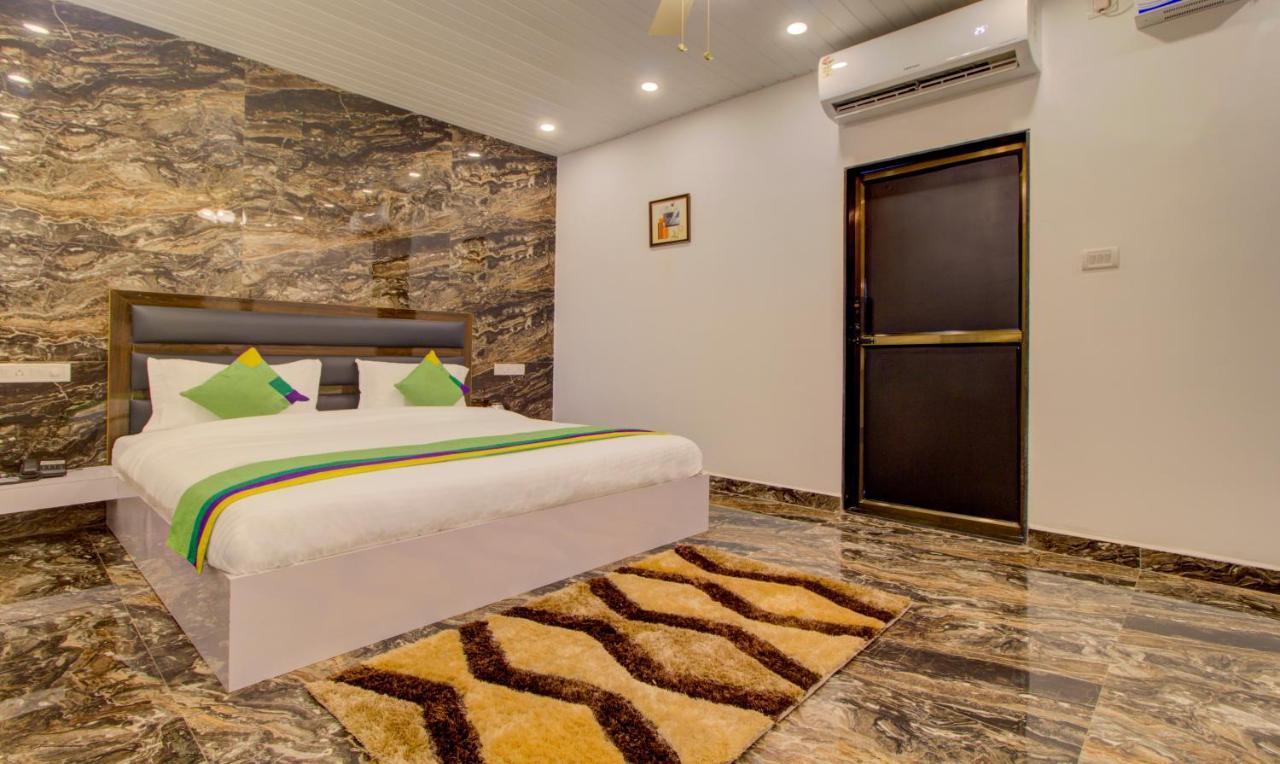 Treebo Code Red Hotel Морджим Екстериор снимка